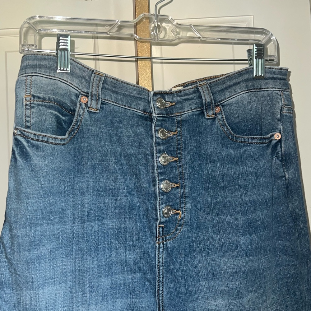 We The Free Medium Blue Button-Fly Flare Jeans - Picture 4 of 9